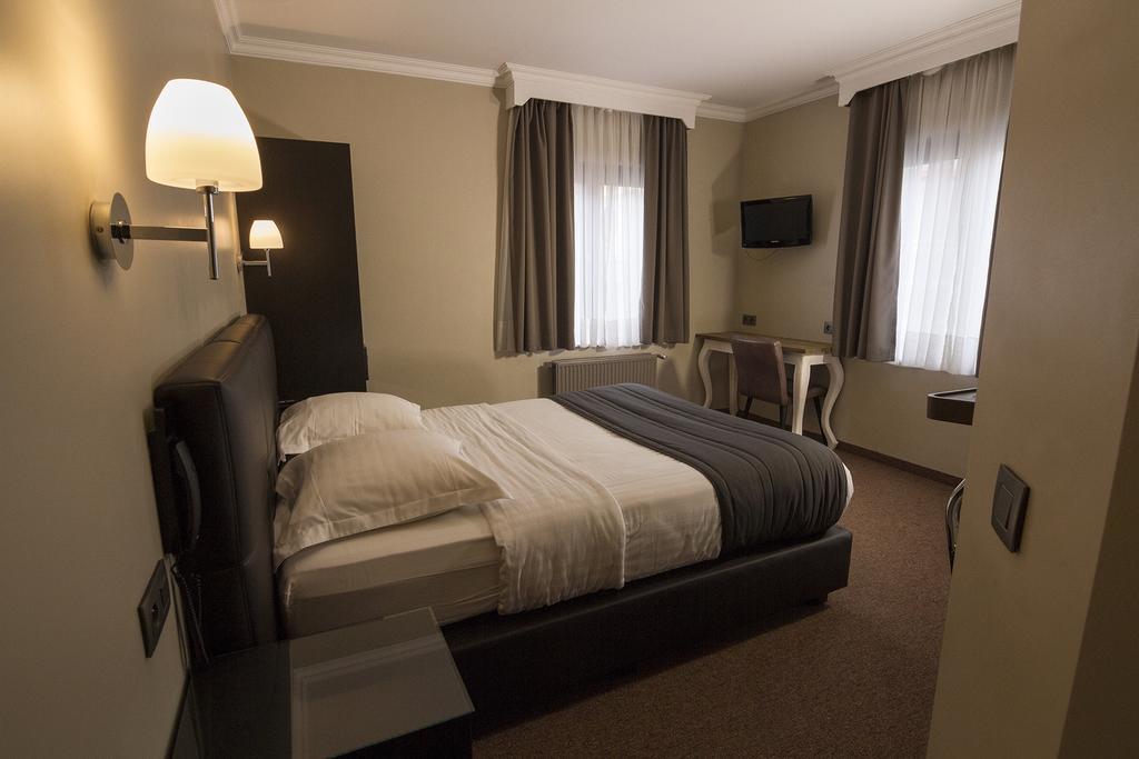 Hotel Le Chantecler Bryssel Exteriör bild